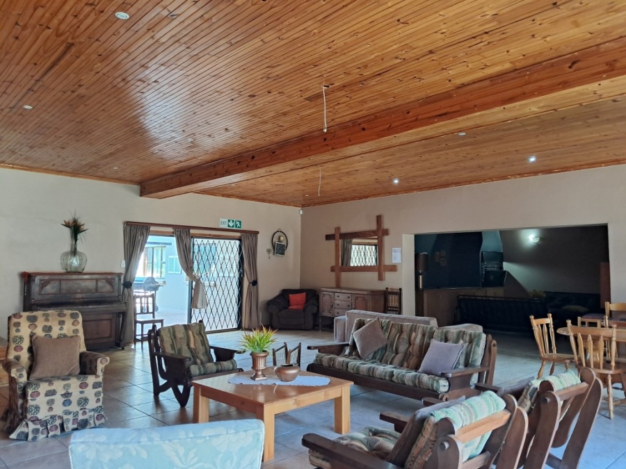 To Let 7 Bedroom Property for Rent in Humansdorp Eastern Cape